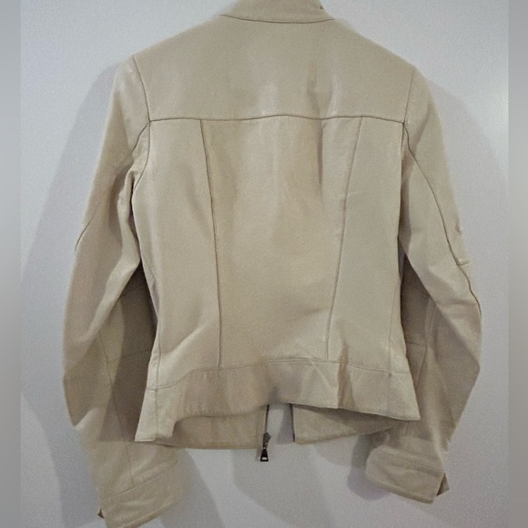 Vintage Danier leather biker jacket. Classic look & tailored fit - Picture 4 of 5